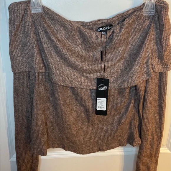 Brown off the shoulder top. Cropped. - Picture 2 of 3